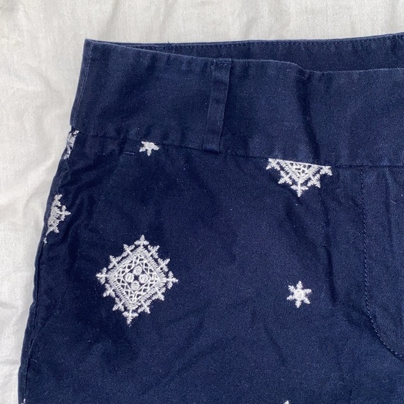 LOFT Riviera navy blue & white embroidered shorts size 4 - Picture 5 of 9